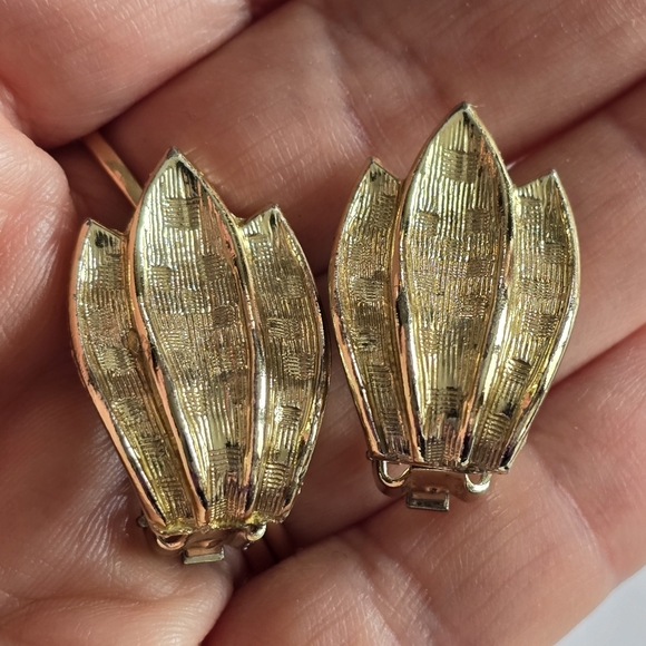 Vintage clip earrings clipon gold tone retro - Picture 3 of 10